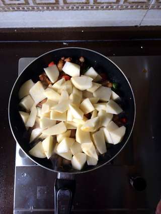 红烧土豆的做法步骤：11