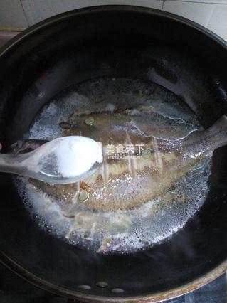 红烧鱼的做法步骤：9