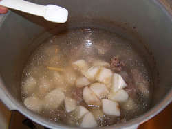 周末营养靓汤--山药排骨汤的做法步骤：10