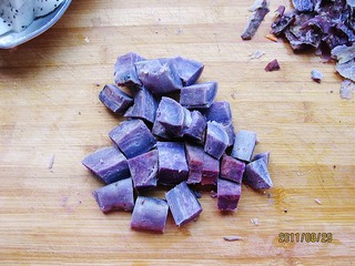 紫薯火龙果糖水的做法步骤2