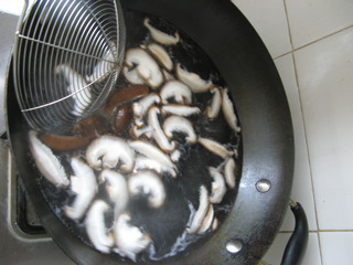 香菇海带汤的做法步骤：2
