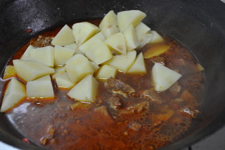 土豆烧牛肉的做法步骤16