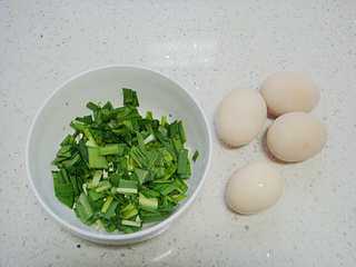 韭菜炒鸡蛋的做法步骤：1